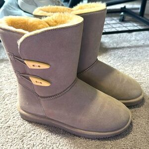Women’s Bearpaw Abigail Boots - size 9 in mushroom taupe khaki color
